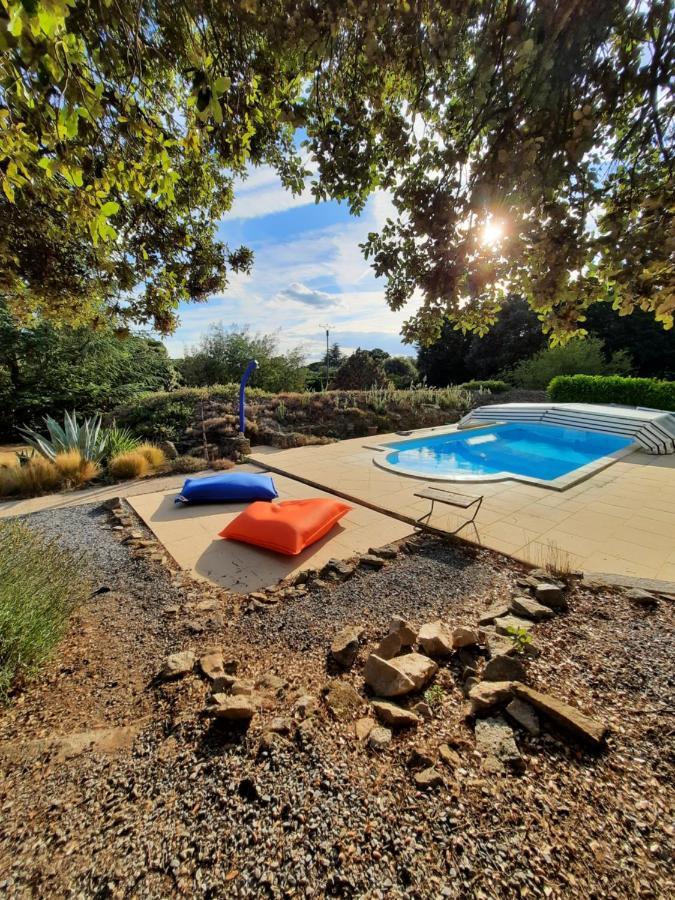 Le Lodge Des Chenes Brousses-et-Villaret Exterior foto