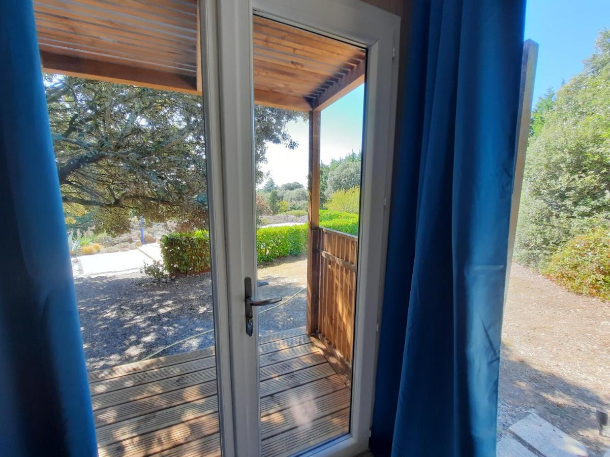 Le Lodge Des Chenes Brousses-et-Villaret Exterior foto