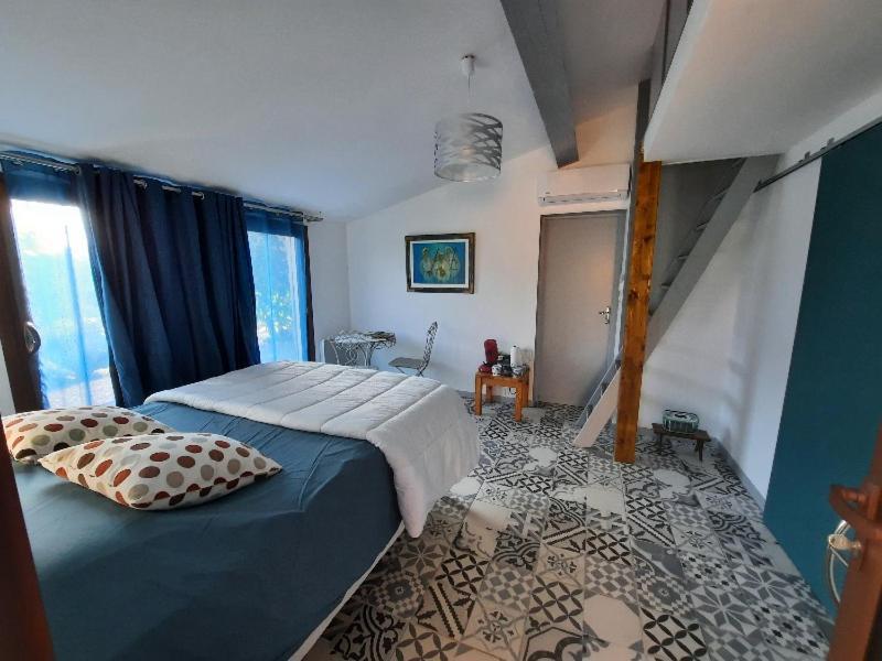 Le Lodge Des Chenes Brousses-et-Villaret Exterior foto
